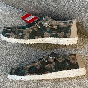 Men’s Wally Sox Safari Camo Hey Dudes Shoes.  Size 11, new with tags